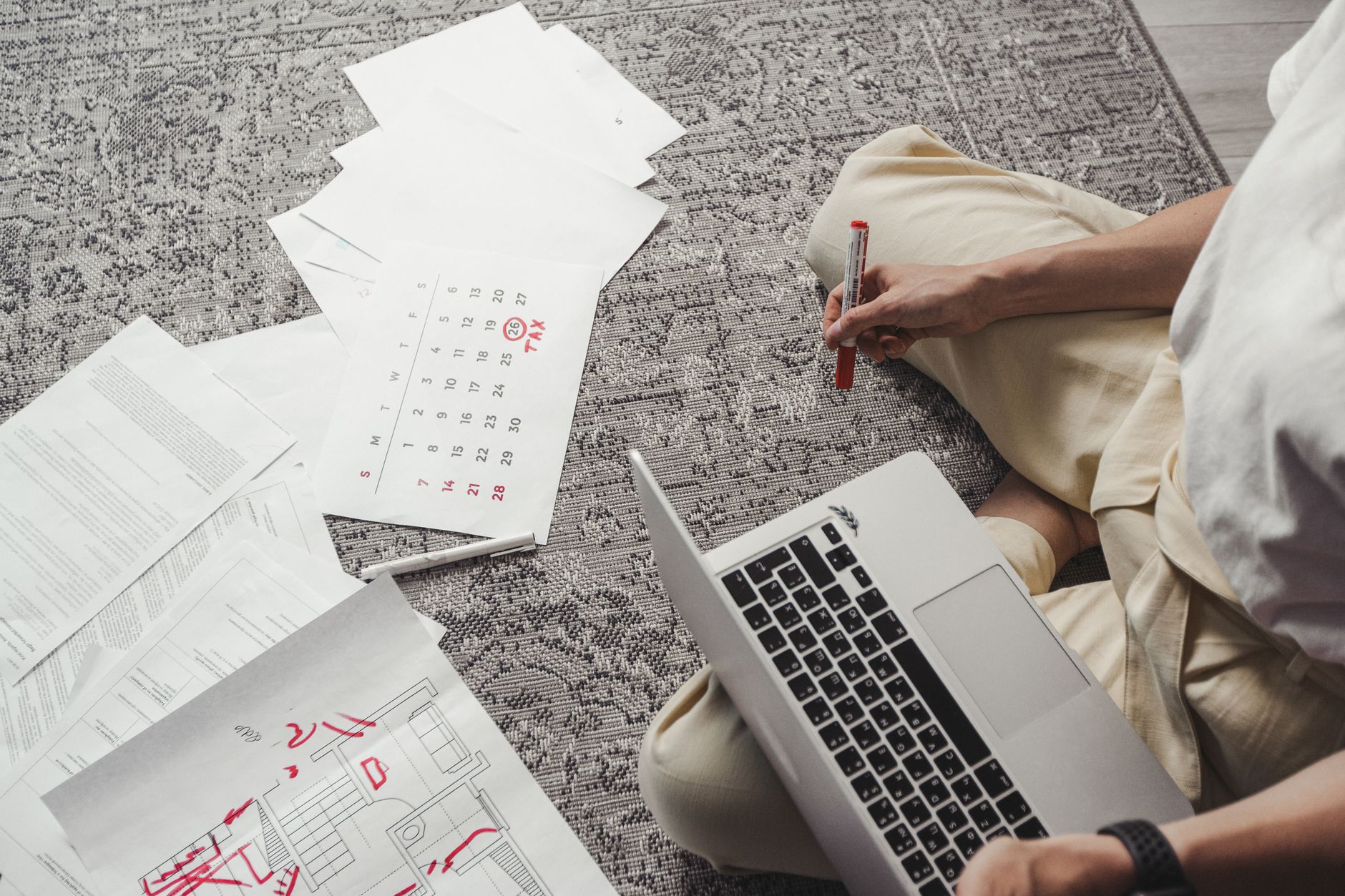 Freelancer organizando bloques de batching en el calendario de Foco