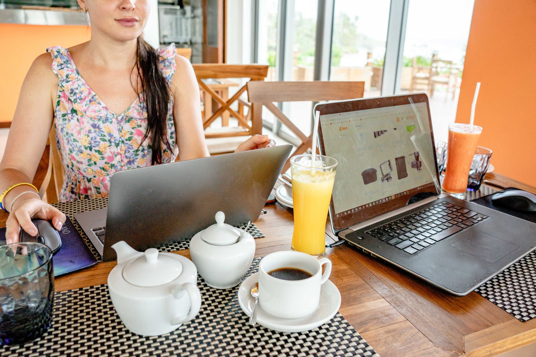 Freelancer managing tasks from multiple clients on two screens with Foco