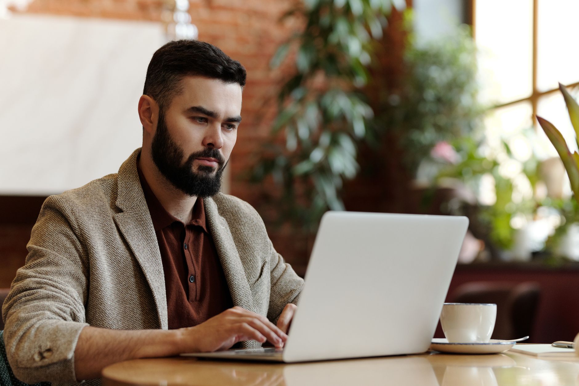 Best Task Manager for Freelancers with Clients in Different Time Zones: Why Foco Prevents Errors and Syncs Deadlines