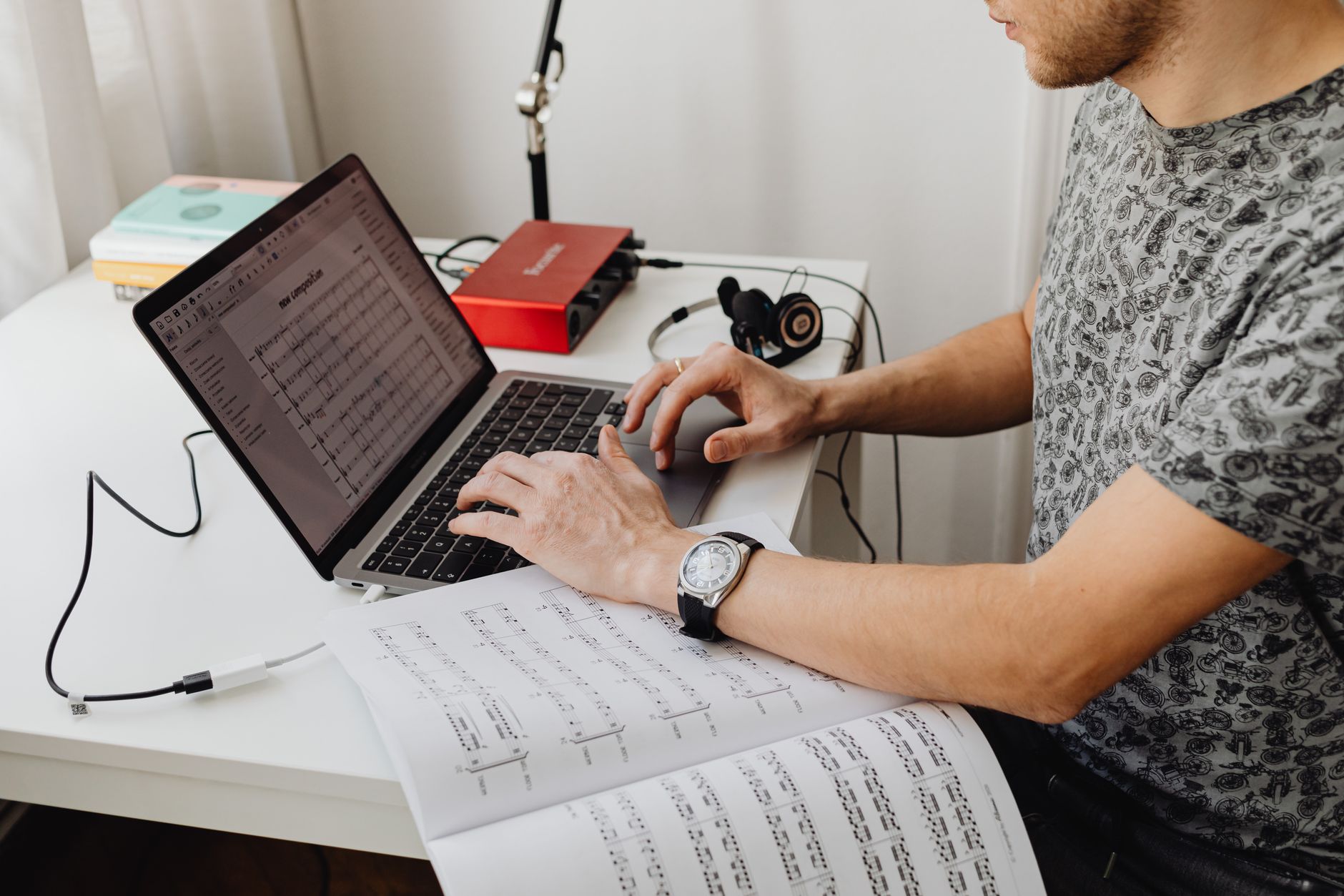 Feynman Technique for Fast Learning in Multitasking Jobs: How to Master Complex Concepts Without Losing Focus