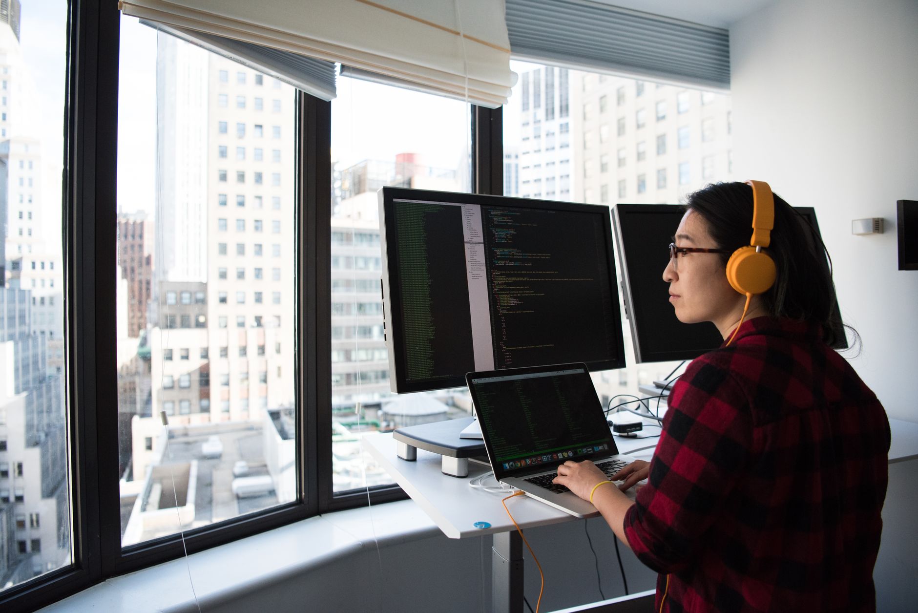 Developer reviewing GitHub issues in Foco to centralize tasks from multiple clients.