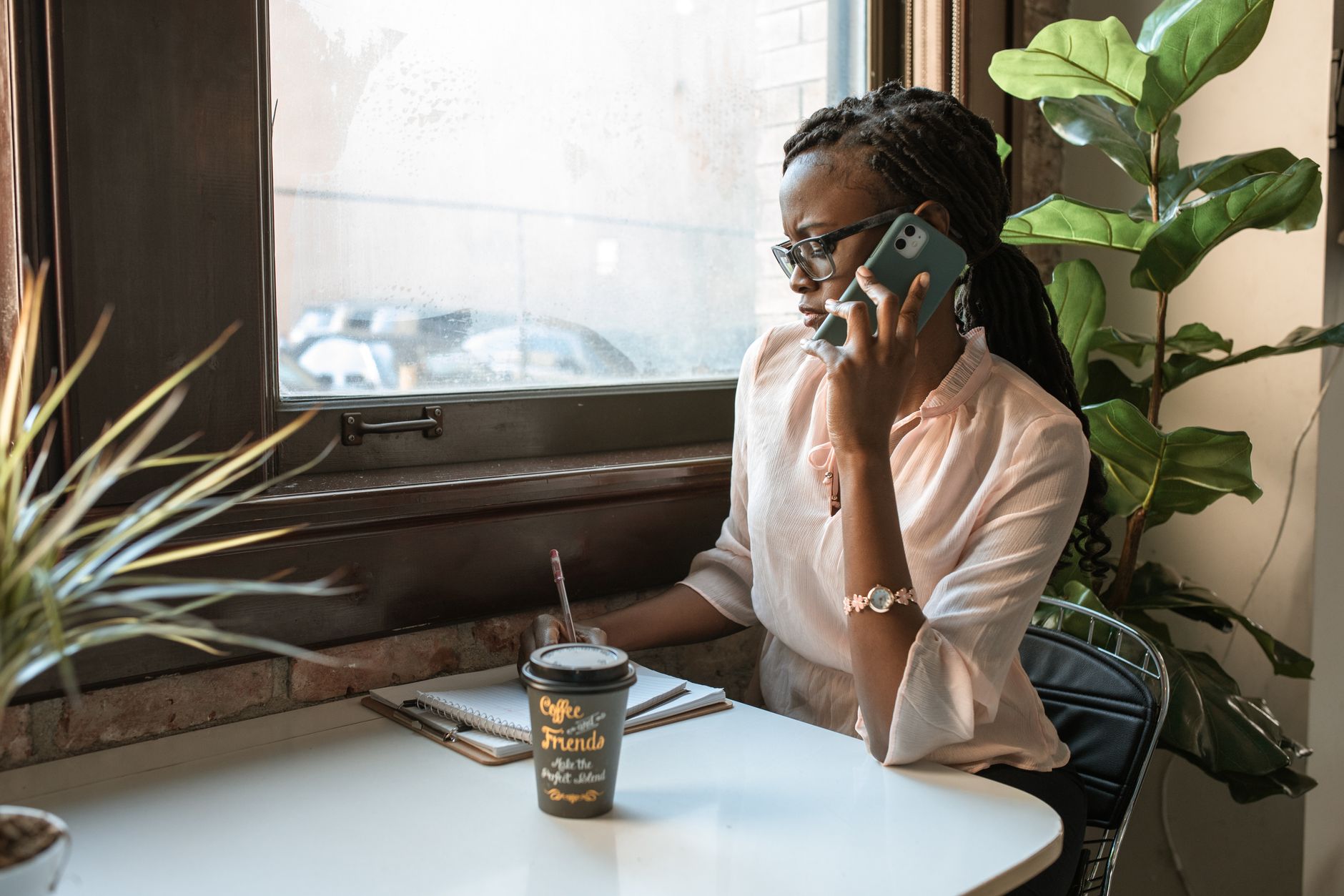 Freelancer dictating tasks by voice on their phone with Foco