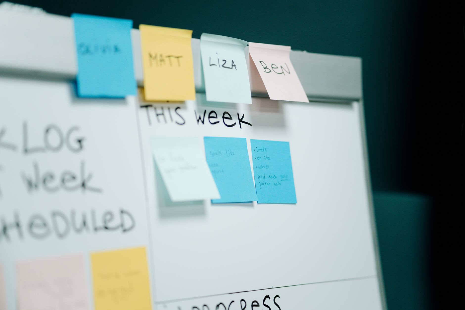 Foco Kanban board displaying Jira tasks on a screen