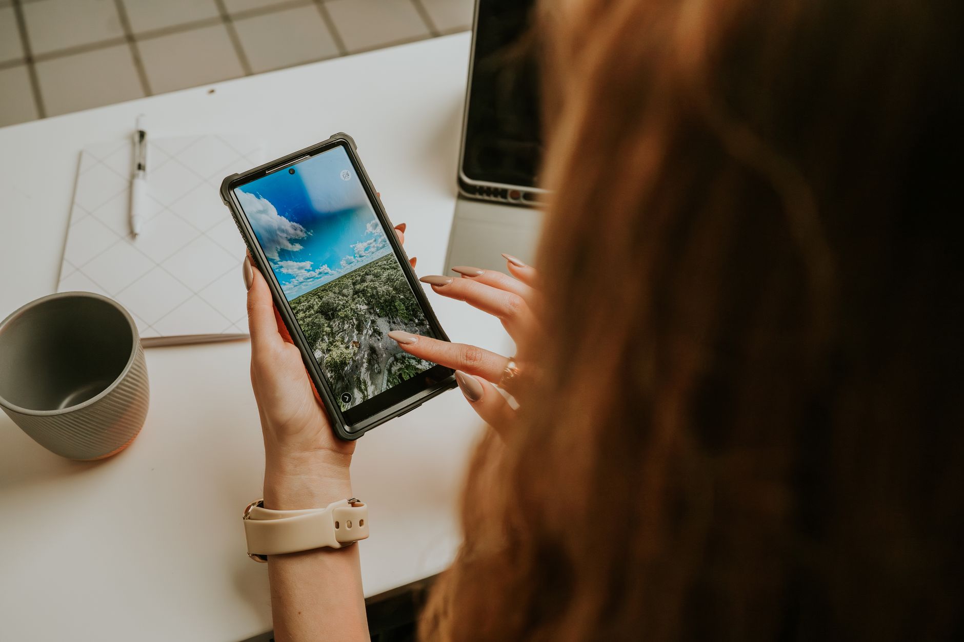 Person dictating tasks into a smartphone using Foco