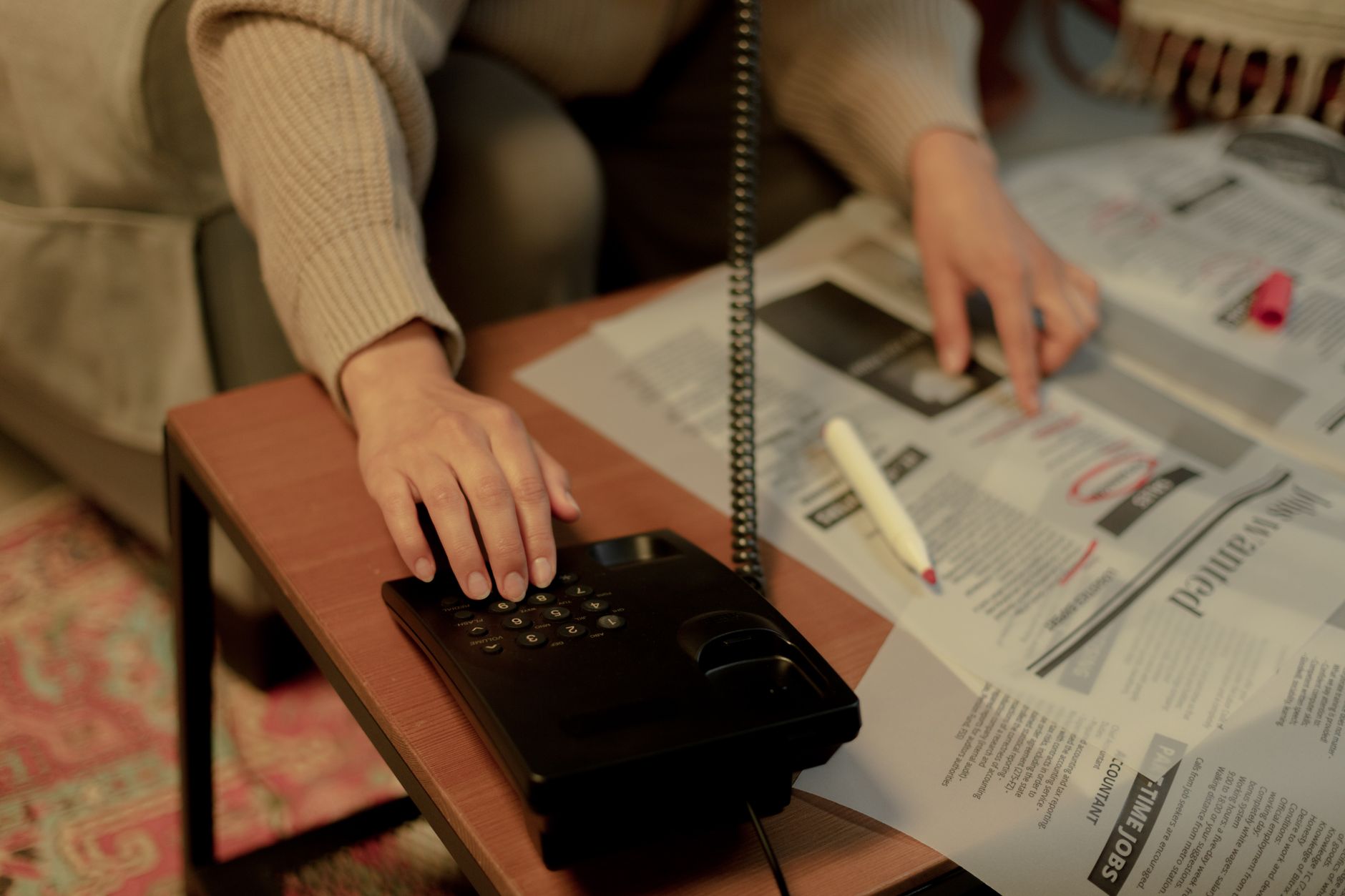 Person dictating tasks on a phone using Foco's voice feature