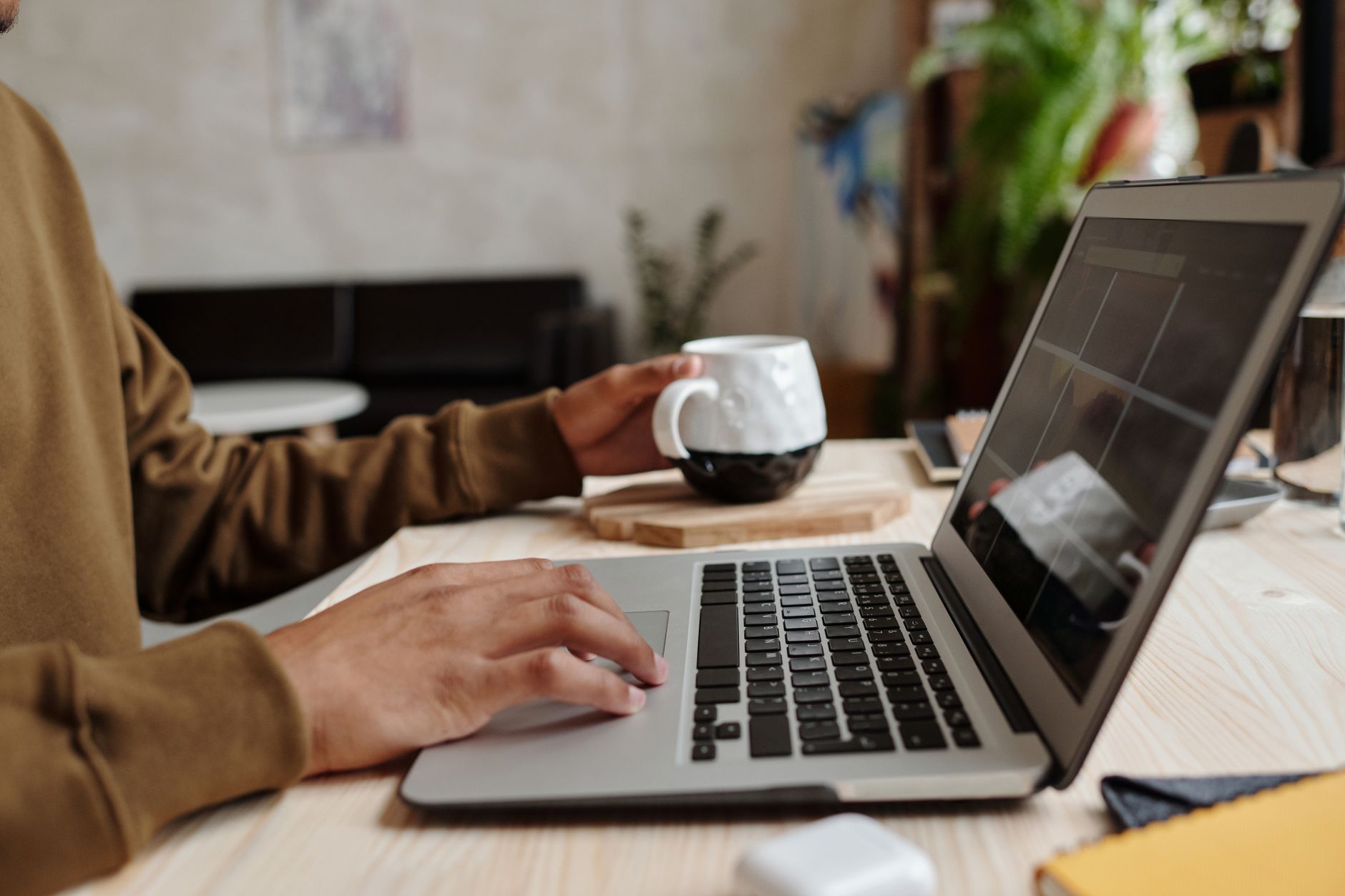 Convert email into task for freelancers with multiple clients: how to centralize requests without losing context