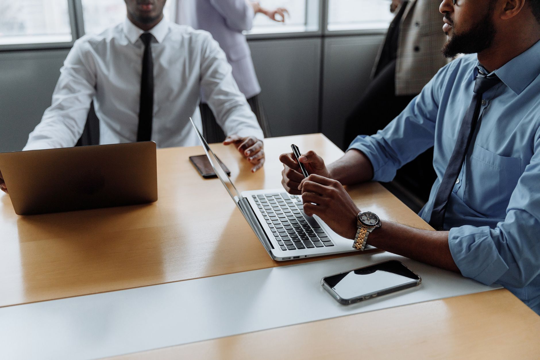How to Organize Meetings with Multiple Clients Without Mixing Up Details: A Practical Guide for Freelancers and Small Teams