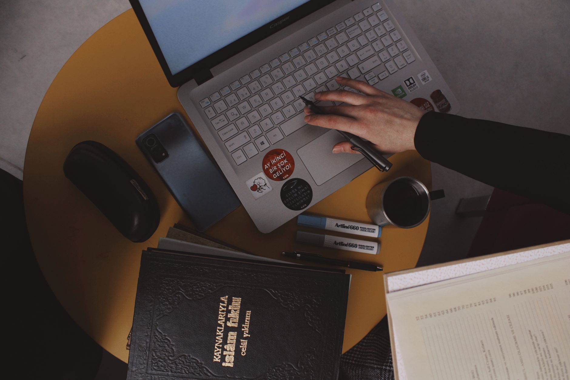 How to Apply the 5-Second Rule to Stop Procrastinating When You Manage Multiple Jobs or Clients (and Take Action Immediately)