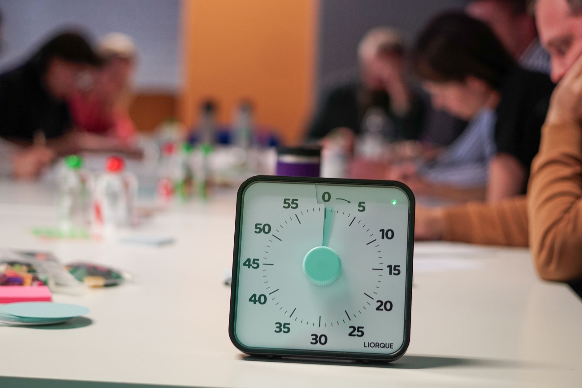 Team meeting with time limit to avoid procrastination using Parkinson's Law