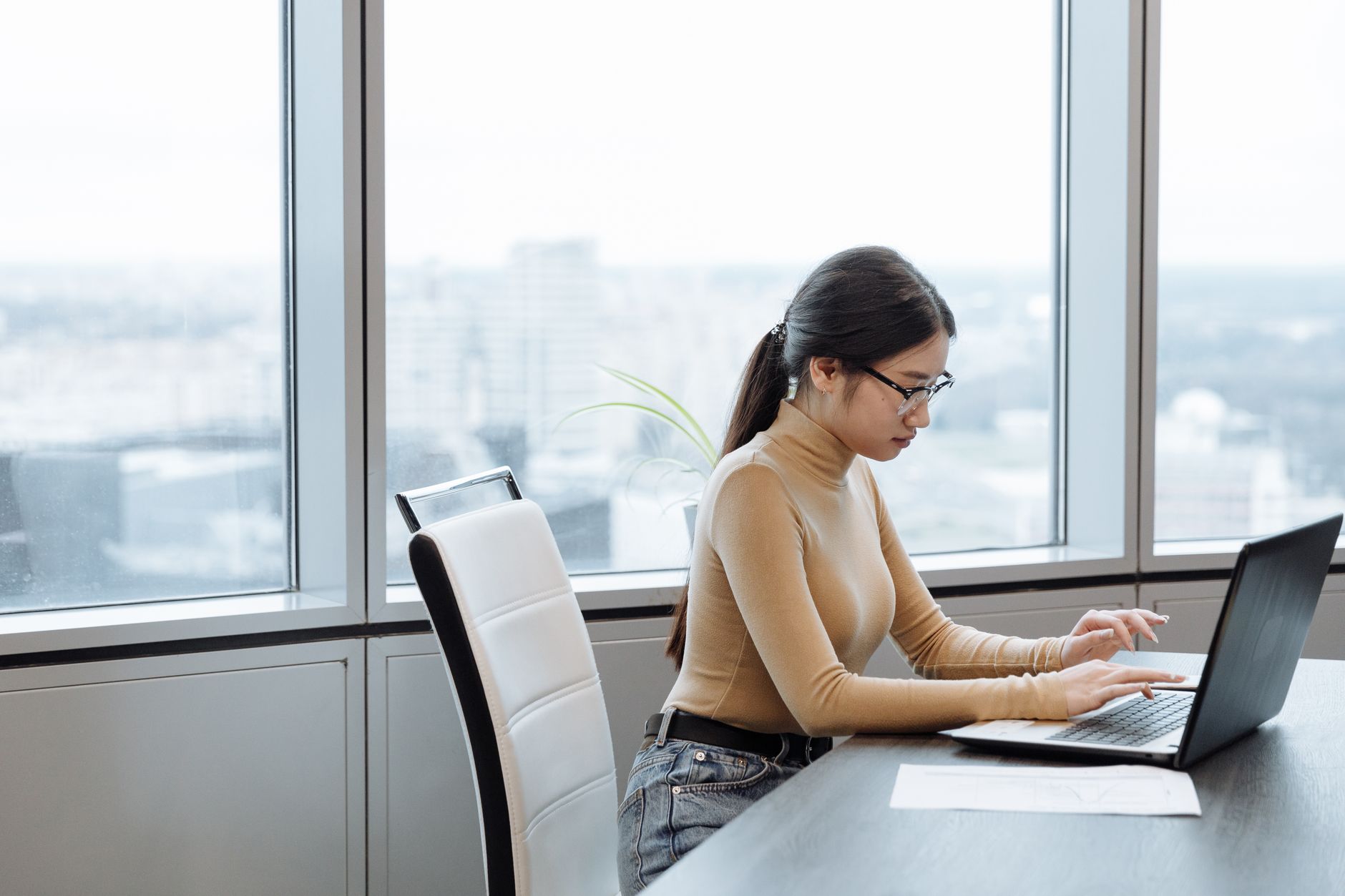 How to Convert Email to Task for Freelancers with Multiple Clients (Without Losing Track)