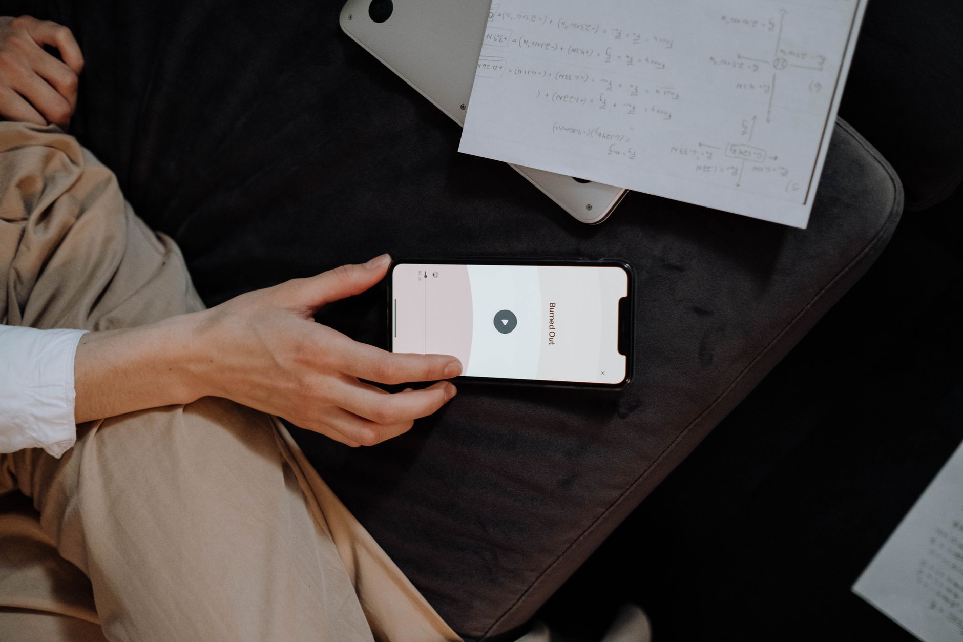 Freelancer using voice capture in Foco to create a task during a call.