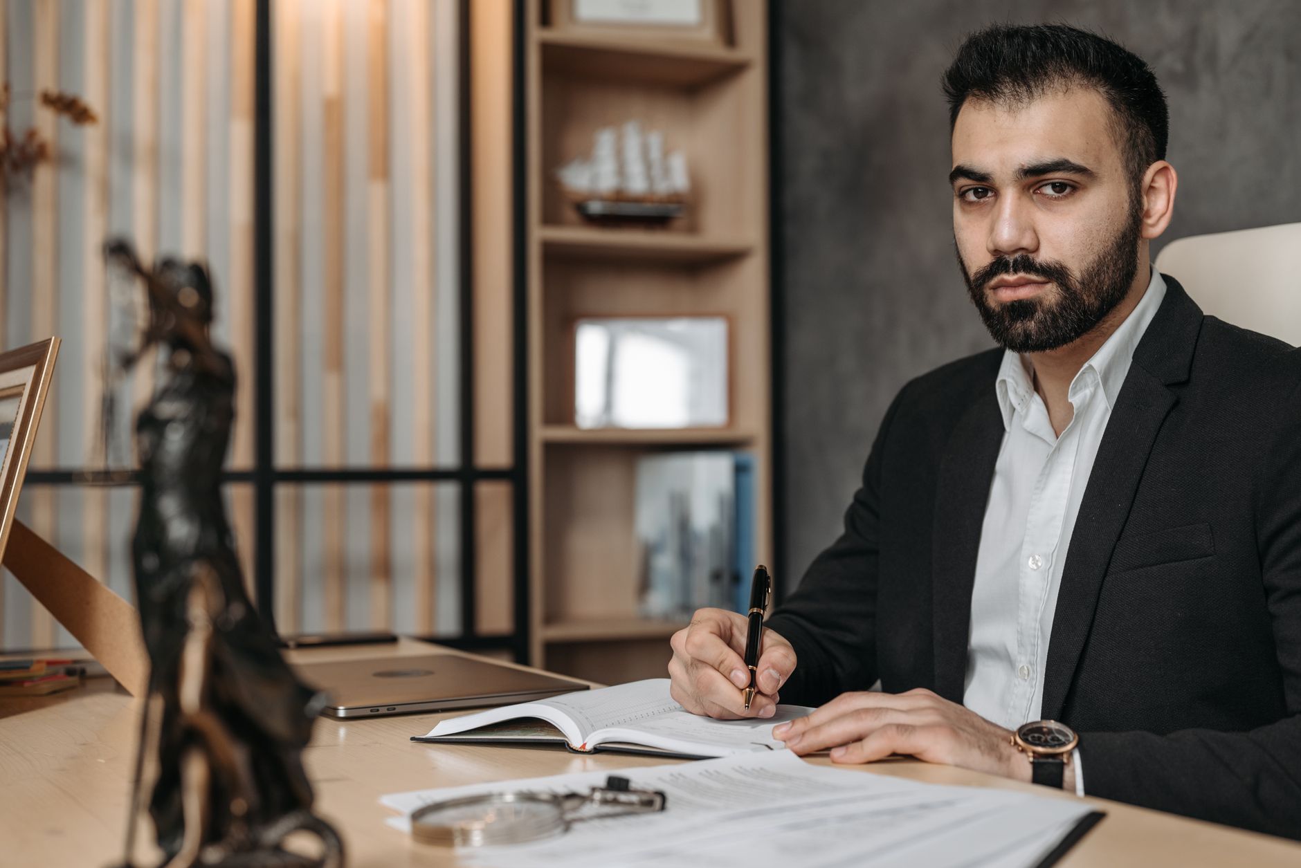 Task manager for attorneys with multiple cases: how to centralize deadlines, documentation, and follow-ups without missing details