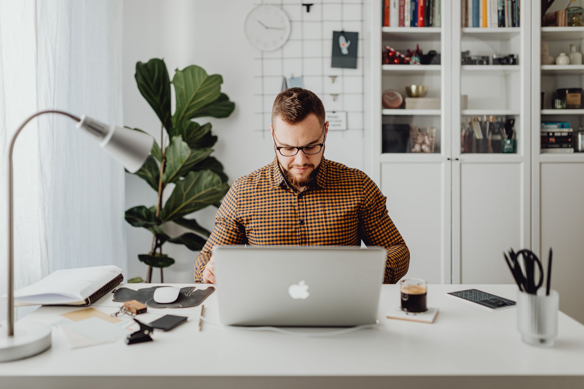 Task manager for freelancers with clients in different time zones: how to sync deadlines without losing control