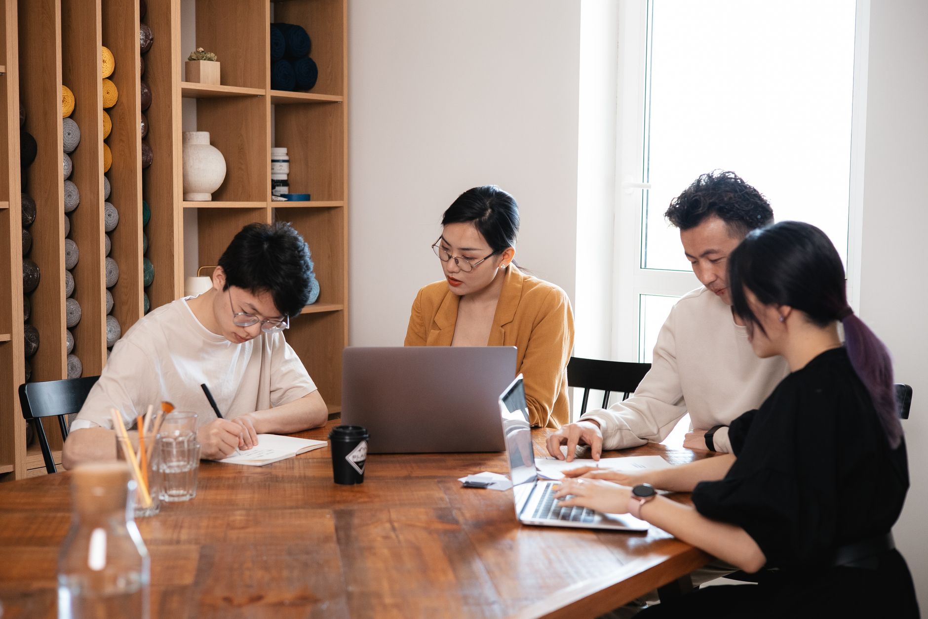 Task manager for freelancers with multiple clients: strategies to avoid losing details or deadlines when centralizing everything