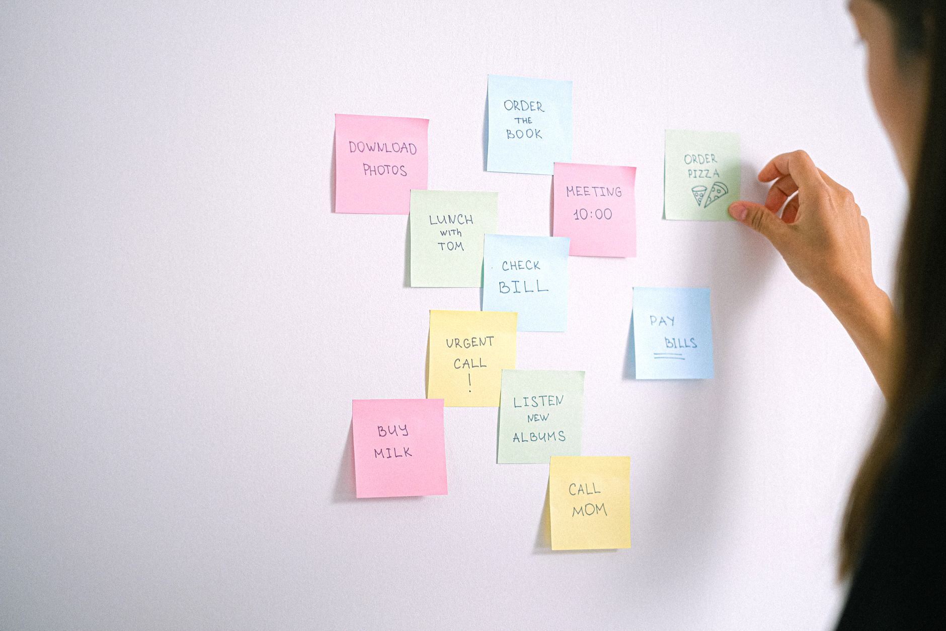 Kanban board with urgent under-two-minute tasks highlighted in colors