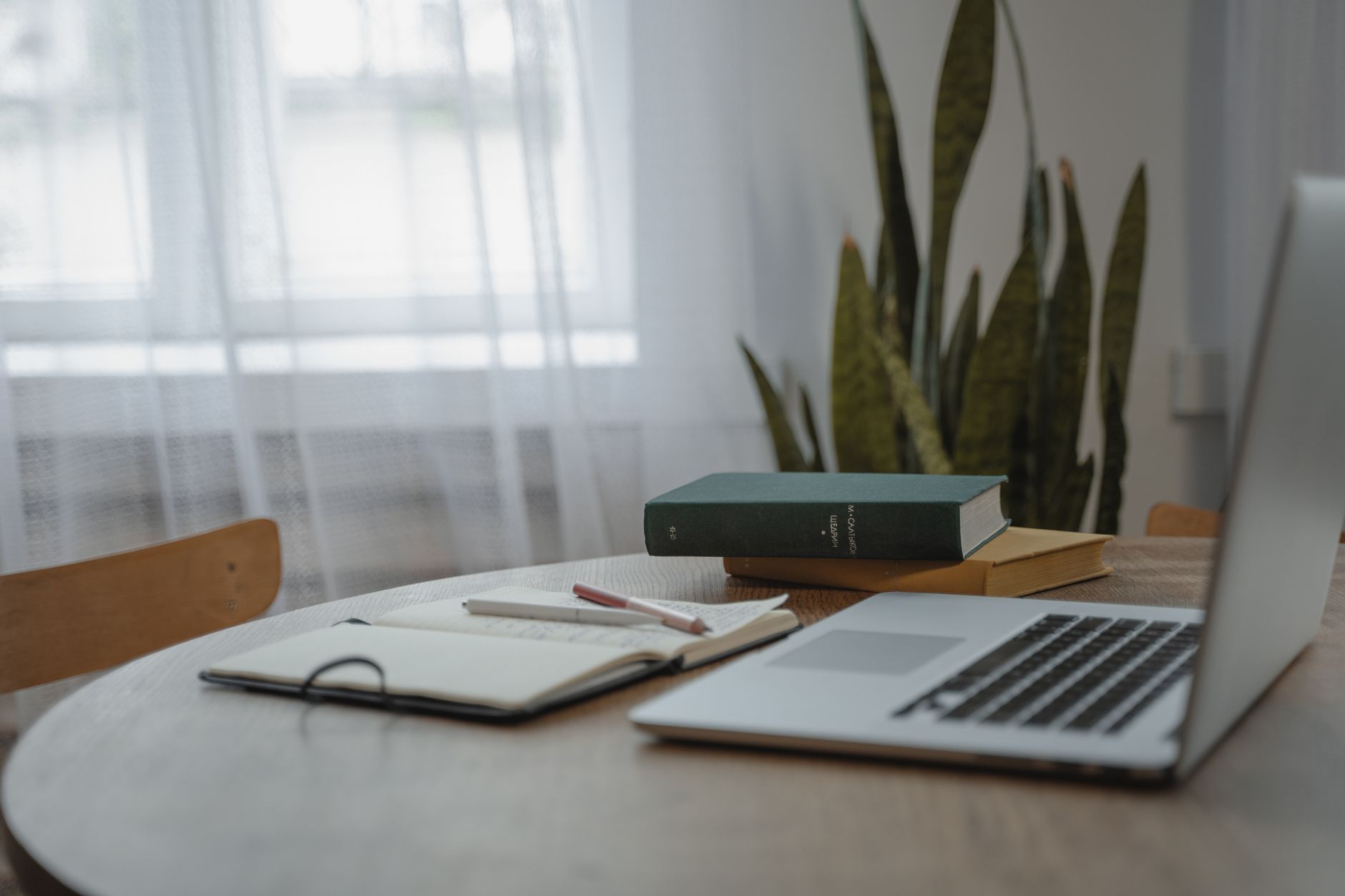 How to Use the Two-Minute Rule for Students with Multiple Jobs (Without Burning Out)