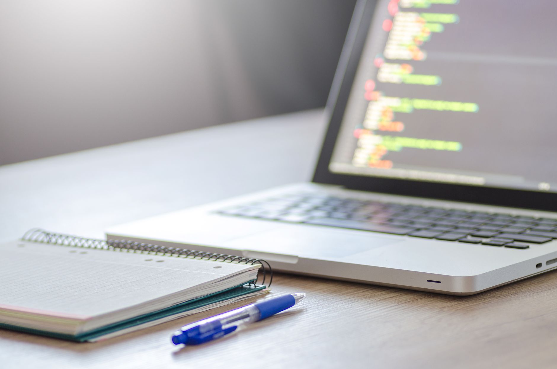 Time blocking vs batching para freelancers: cuál elegir y cómo aplicarlos para gestionar múltiples clientes sin estrés