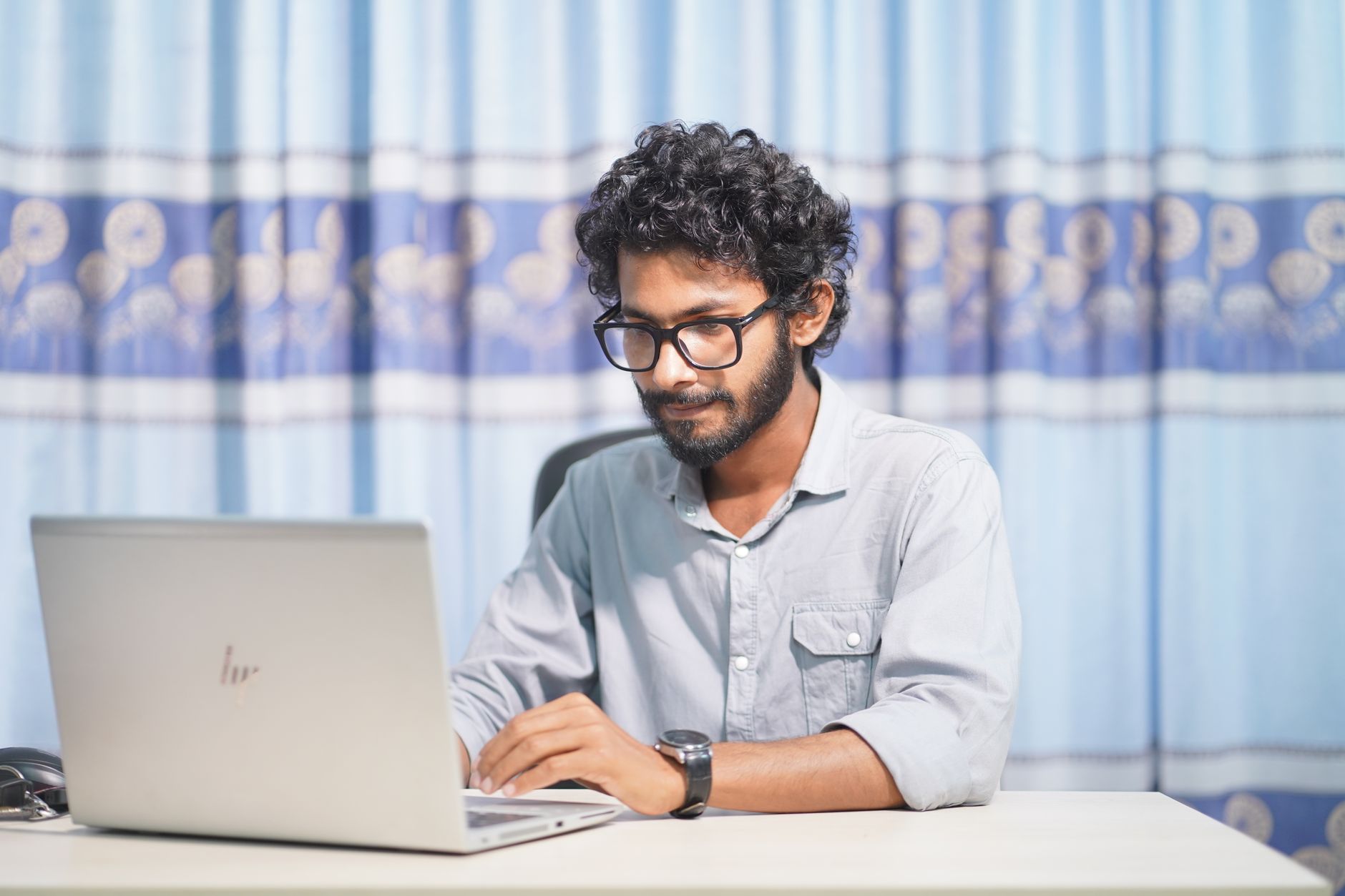 To-Do List for Freelancers with Multiple Email Accounts: How to Centralize Tasks Without Losing Important Emails