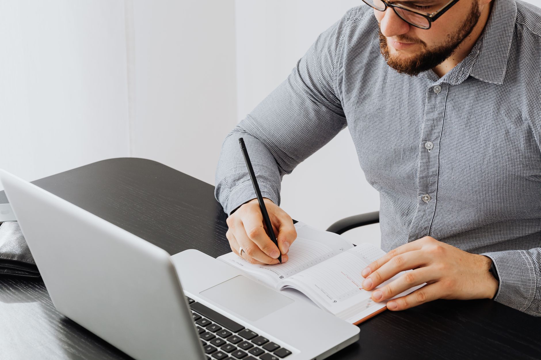 Zeigarnik Method for Productivity: How to Remember Pending Tasks and Manage Multiple Jobs Without Stress